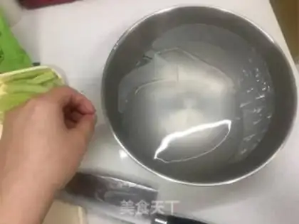 Make Spring rolls step 4