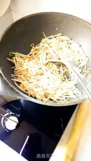 Make Eggs fried green bean sprouts step 5