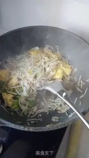 Make Eggs fried green bean sprouts step 6