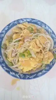 Make Eggs fried green bean sprouts step 7