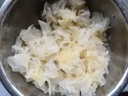 Make The silver-eared pear soup step 0