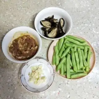 Make Fries of mushrooms and beans step 0