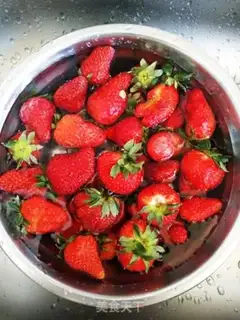 Make Homemade strawberry cans step 0