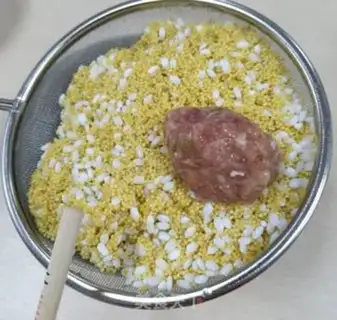 Make The rice steamer meatballs step 5