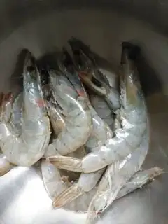 Make Garlic fans steam out the back shrimp step 0