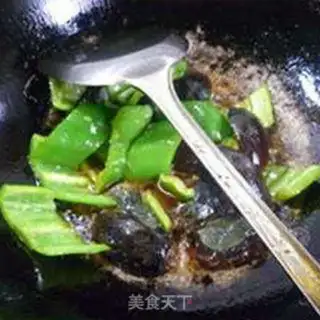 Make Pepper fried eggs step 5