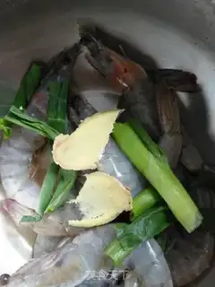 Make Garlic fans steam out the back shrimp step 2