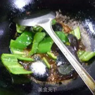 Make Pepper fried eggs step 6
