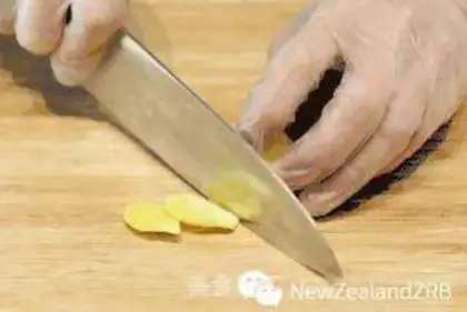 Make New Zealand gel-bone soybeans soup step 2