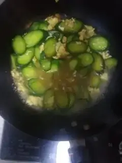 Make cucumber fried eggs step 9
