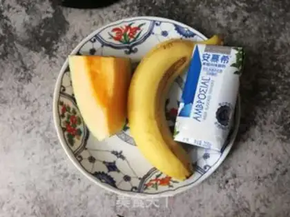 Make A melon banana yogurt shake step 0