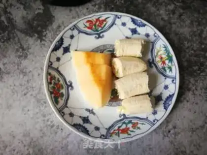 Make A melon banana yogurt shake step 1