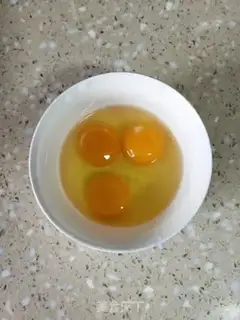 Make Cream fried eggs step 1