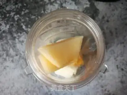 Make A melon banana yogurt shake step 2