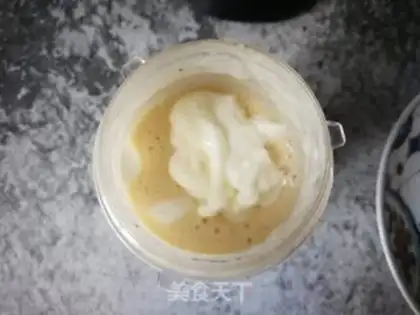 Make A melon banana yogurt shake step 4