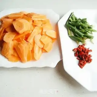 Make Fried carrots step 1
