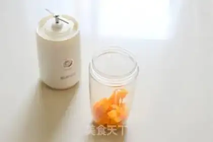 Make Mango milkshake step 2