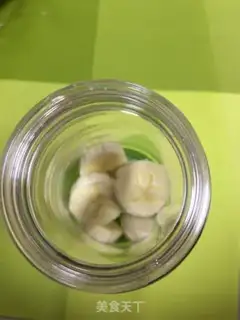 Make Banana shake step 1
