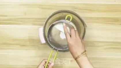 Make Salted egg egg boy step 2