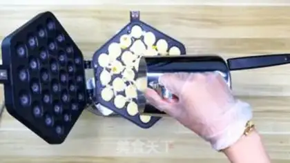 Make Salted egg egg boy step 5