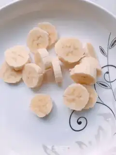 Make Banana shake step 1