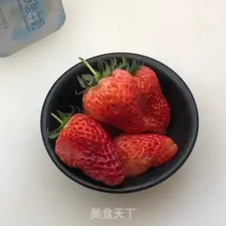 Make Strawberry yogurt step 0