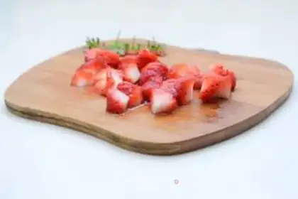 Make Strawberry yogurt step 1
