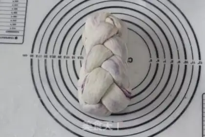 Make Chinese marble potato toast step 13