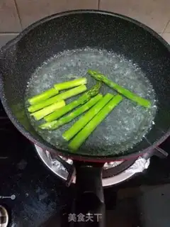 Make Powdered with meat sauce step 2