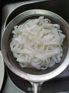 Make Powdered with meat sauce step 3