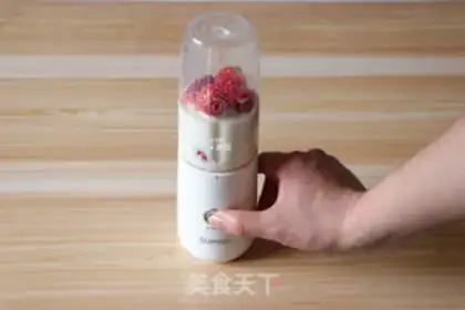 Make Strawberry shakes step 5