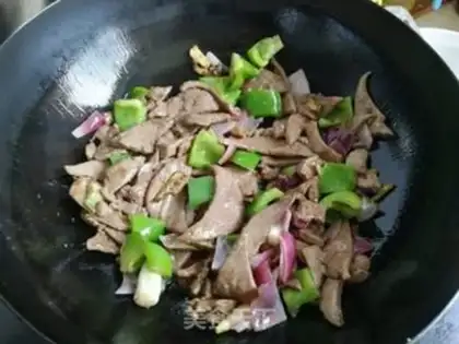 Make Onion pepper fried pork liver step 6
