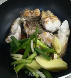Make Red fish tails step 4