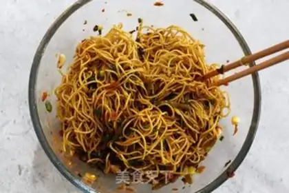 Make Fresh, hot dry noodles step 5
