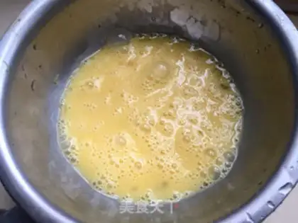 Make Tomato fried eggs step 2