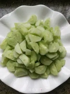 Make Cucumbers for cashew nuts step 1