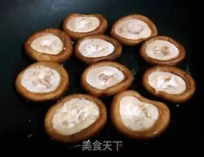 Make Pelican garlic mushrooms step 1