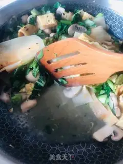 Make Fungus fried cold noodles step 16