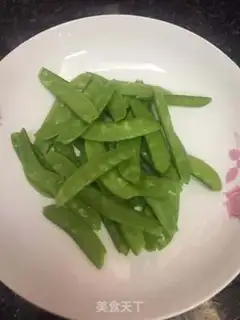 Make Carrot. Dutch bean ear step 2