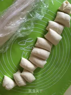 Make Pumpkin fan buns step 1