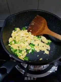 Make Garlic fried eggs step 4
