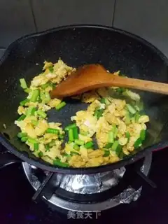 Make Garlic fried eggs step 5