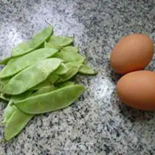 Make Open lentils and fried eggs step 0