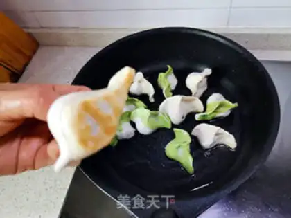 Make Hold on to the omelet step 2
