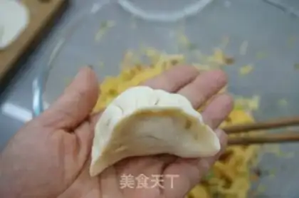 Make Carrot shrimp skin hot-fouled pasta step 7