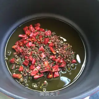 Make A spicy pot with a pink belt step 3