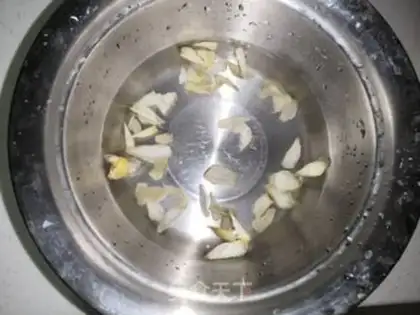 Make walnut lilies step 0