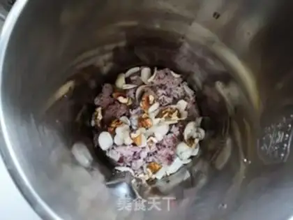 Make walnut lilies step 2