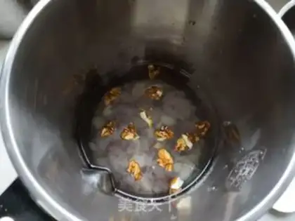 Make walnut lilies step 3