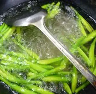 Make Squeeze the veggies and fire the squid step 4